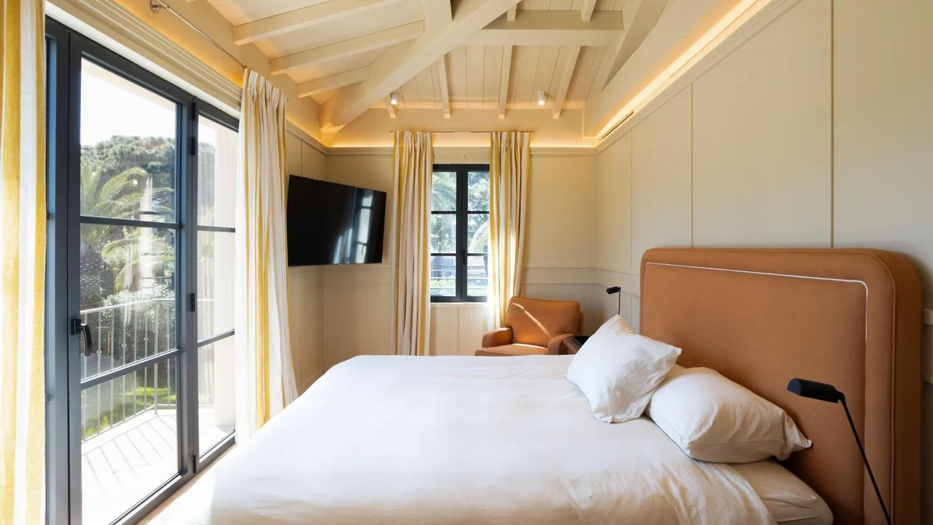 Magnificent Sunny Villa Riva With Pool And Vinery Saint-Tropez